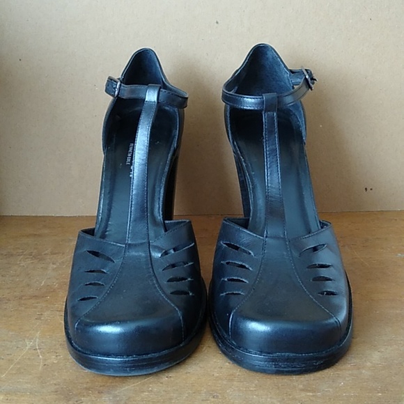 Reaction by Kenneth Cole Black Leather T-Straps 8.5 - Picture 2 of 12